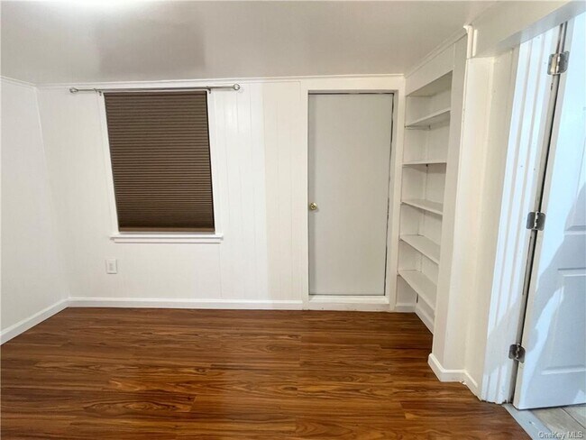 Foto del edificio - 35 Shipman Ave