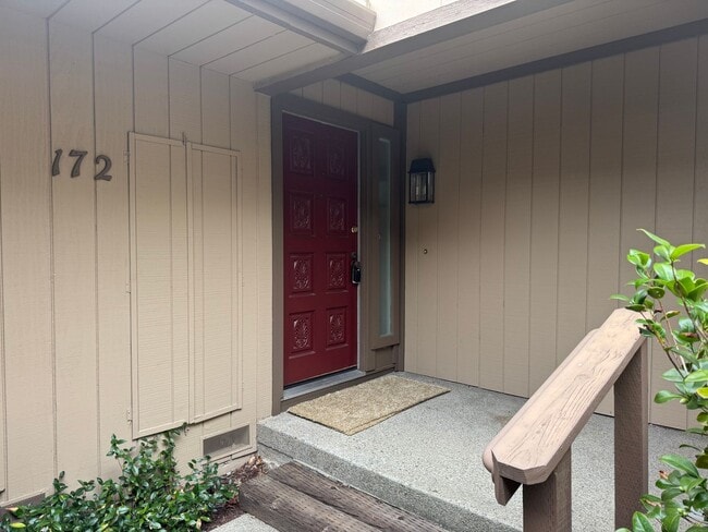 Foto del edificio - Beautiful 2 bedroom, 2 bath single level townhome in desirable Alamo Square w/ 2 car garage!