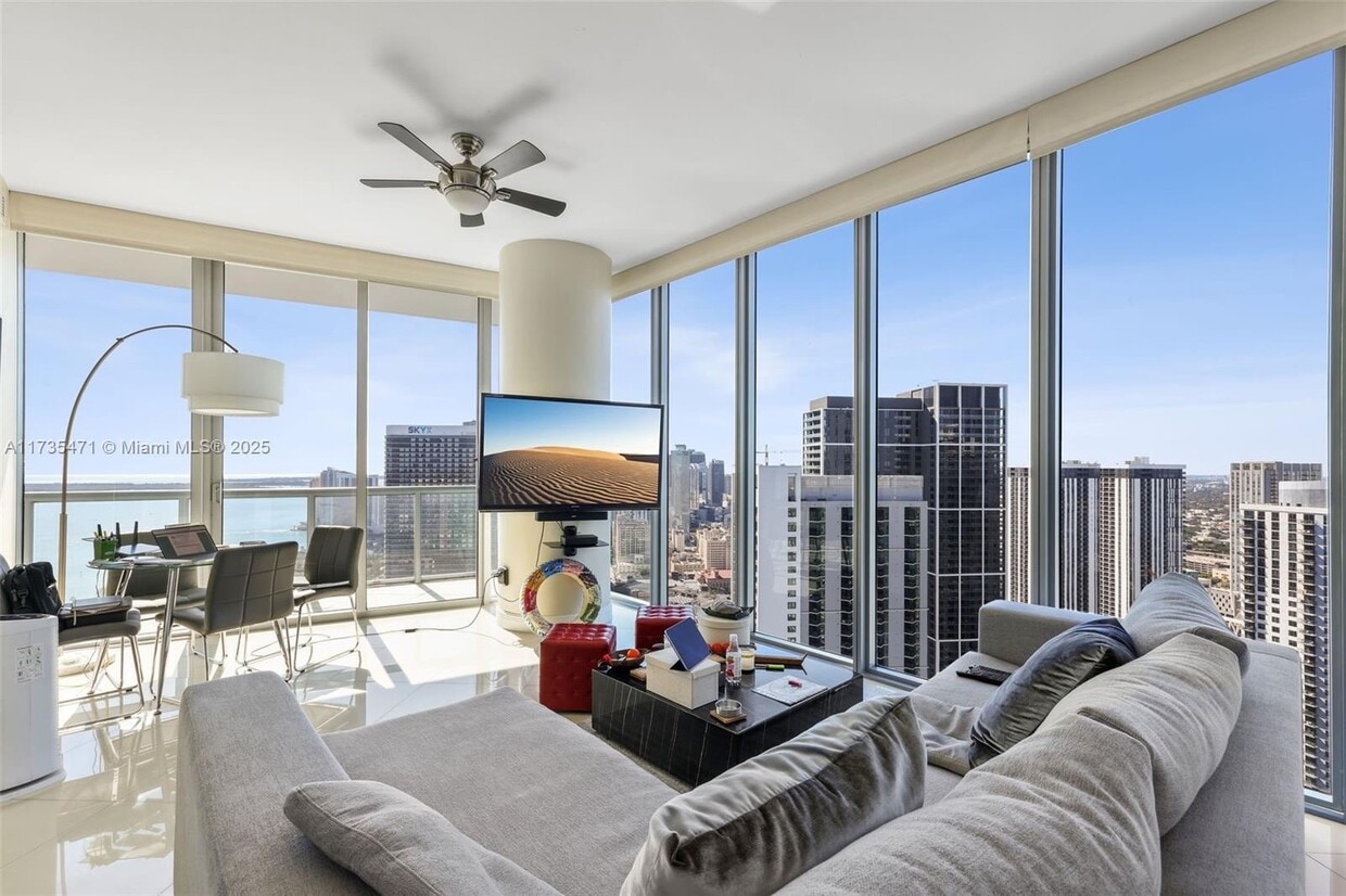 Primary Photo - 888 Biscayne Blvd