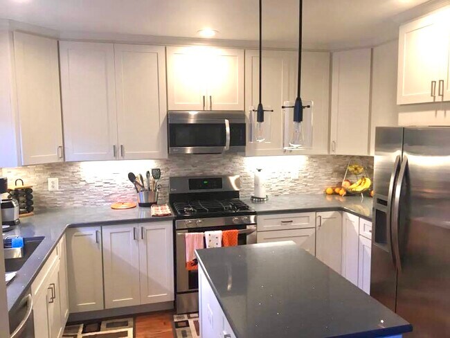 Foto del edificio - 2325 N Greenbrier Ct