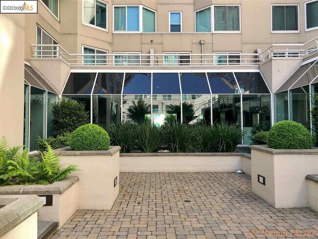Foto del edificio - 220 Lombard St