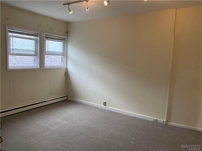 Foto del edificio - 548 Potomac Ave