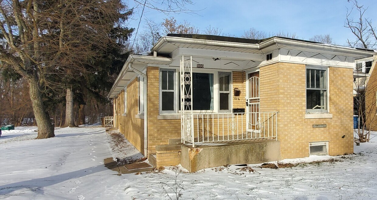 Primary Photo - 2 Bed 1 Bath Home w/ Garage