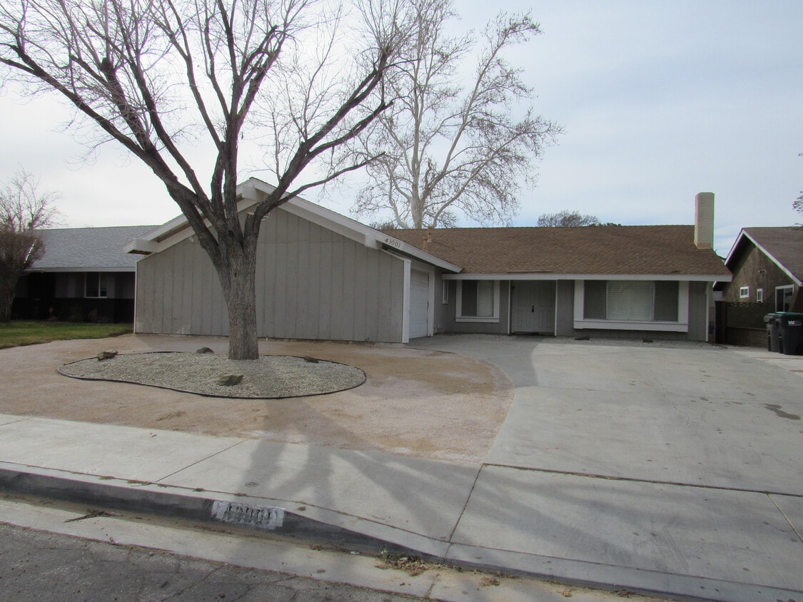 Building Photo - 43001 Lemonwood Dr