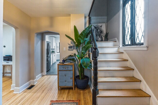Building Photo - 408 Sanhican Dr