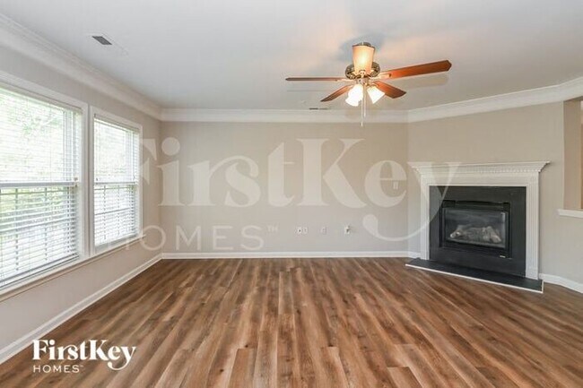 Foto del edificio - 10827 Glenluce Ave