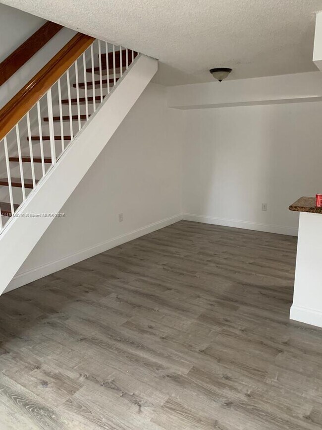 Foto del edificio - 8695 NW 6th Ln