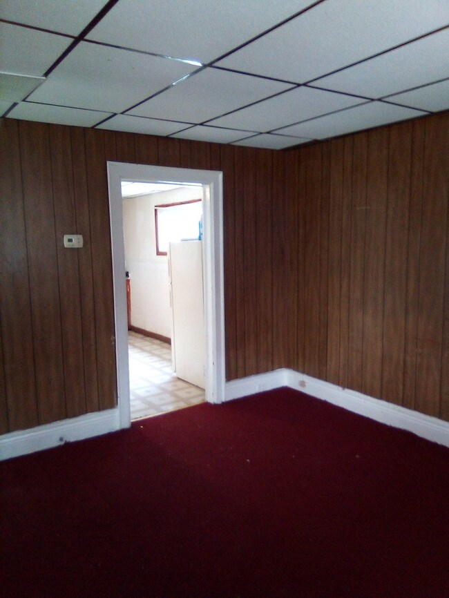 Building Photo - 102 Box Ave