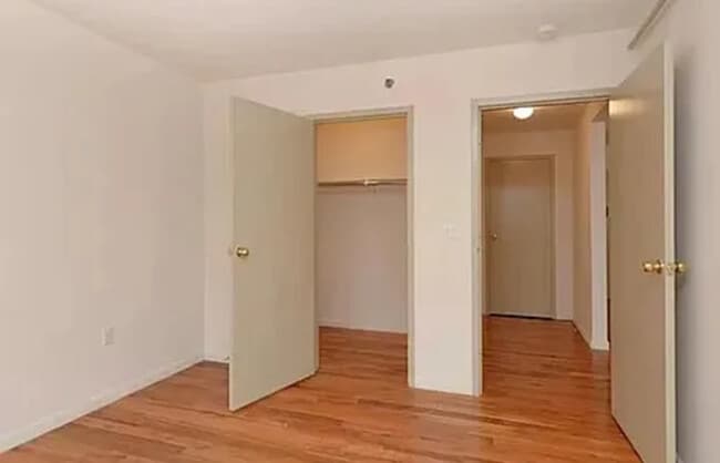 Building Photo - 44 Hilton Ave