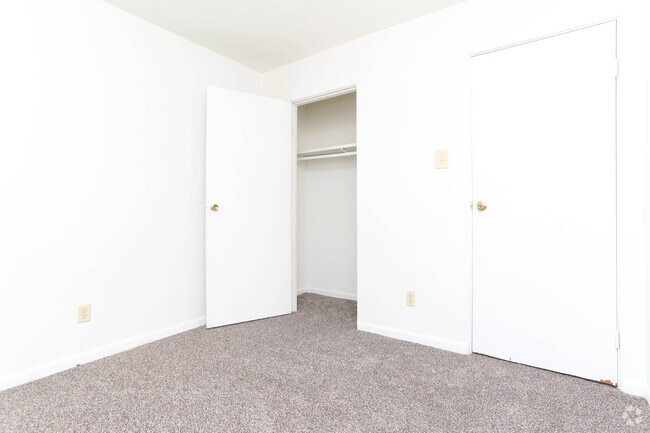 3BR, 1BA - 1,092 SF - Bedroom - Eleven Oaks Apartments