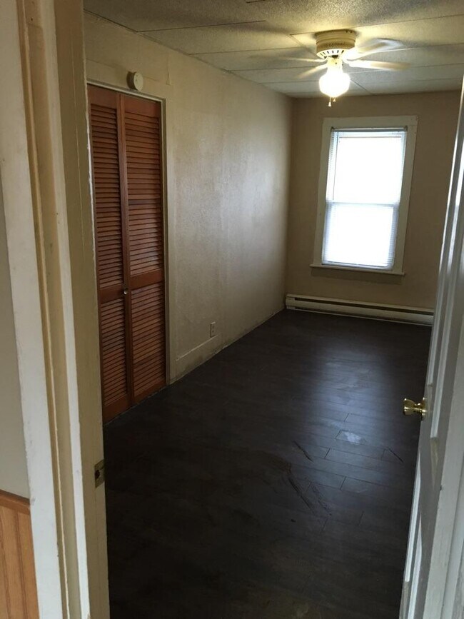 411 Dixon St, Kaukauna, WI 54130 Apartments in Kaukauna, WI