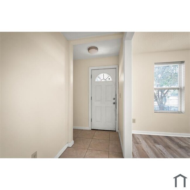 Foto del edificio - 12716 Gillespie Ave