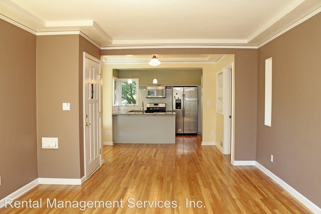 Building Photo - 4127 SE Crystal Springs Blvd