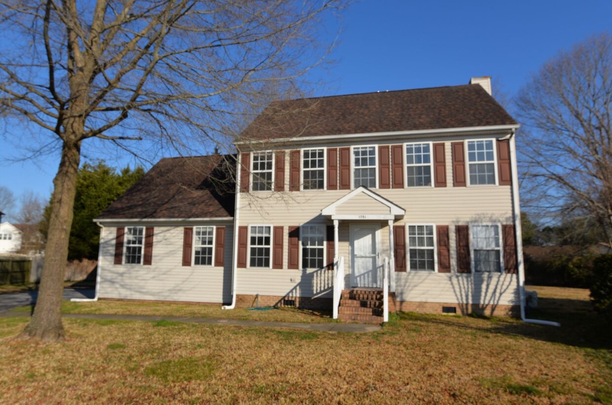 Primary Photo - Nice 4 Bedroom Single Family Home at the e...