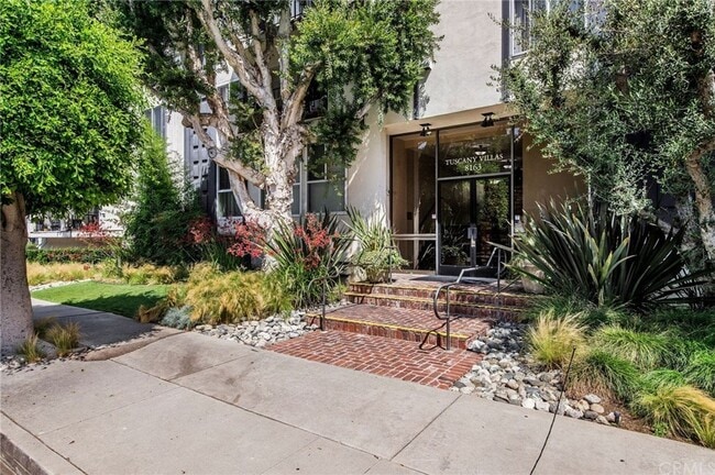 Main Entrance - 8163 Redlands St