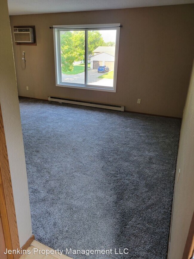 Foto del edificio - 2 br, 1 bath House - 1632 Pinewood Ln, Unit 3