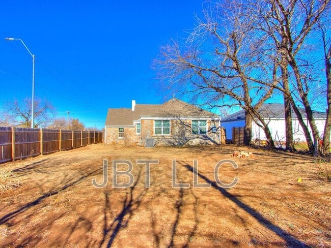 Building Photo - 2042 NW 34th St