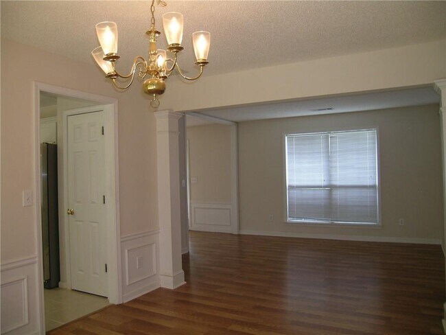 Foto del edificio - 3674 Kentford Ln