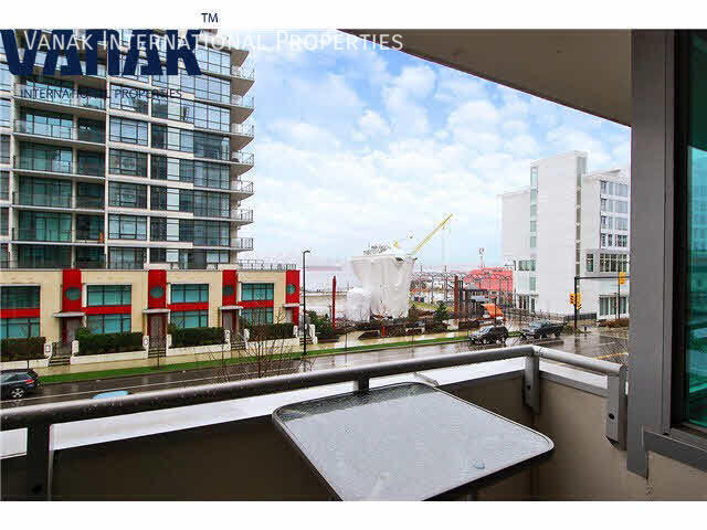 Photo du bâtiment - Bright 1 Bed, 1 Bath at The Pier Premium L...