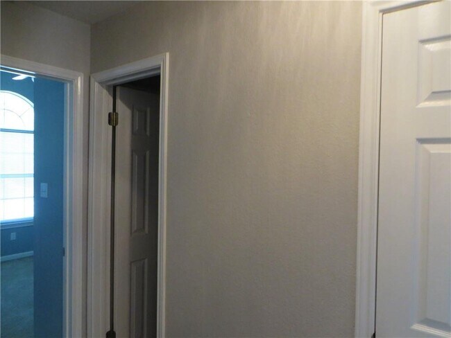 Building Photo - 2313 Rock Ledge Drive, Georgetown, TX 7862...