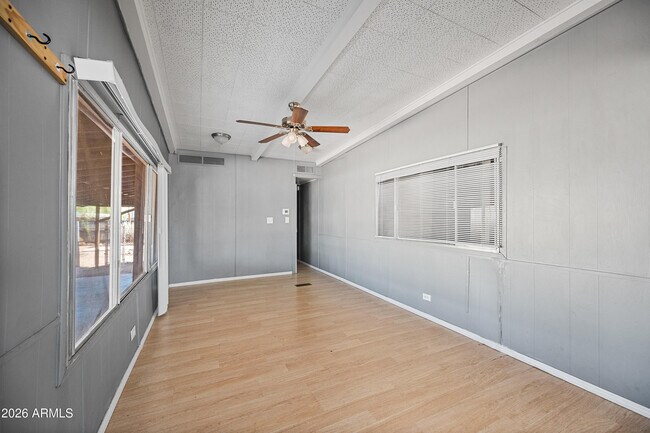 Foto del edificio - 2055 W Gregory St