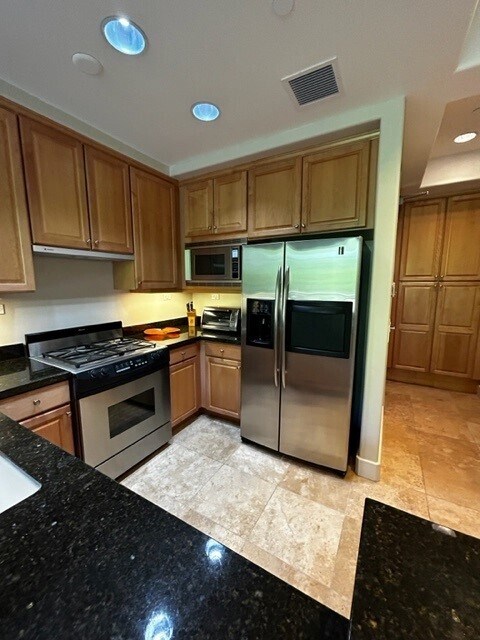 Building Photo - 2211 E Camelback Rd