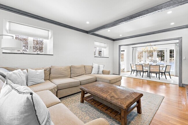 Foto del edificio - 23 Jefferson Rd