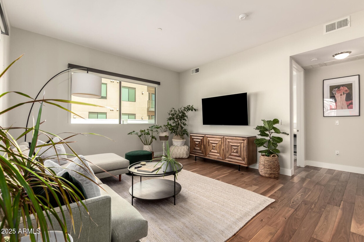 Foto principal - 7300 E Earll Dr