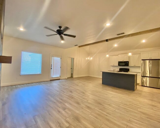 Building Photo - 1602 102nd St