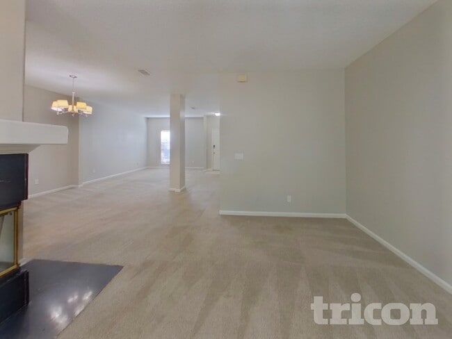 Building Photo - 3840 Tallcott Dr