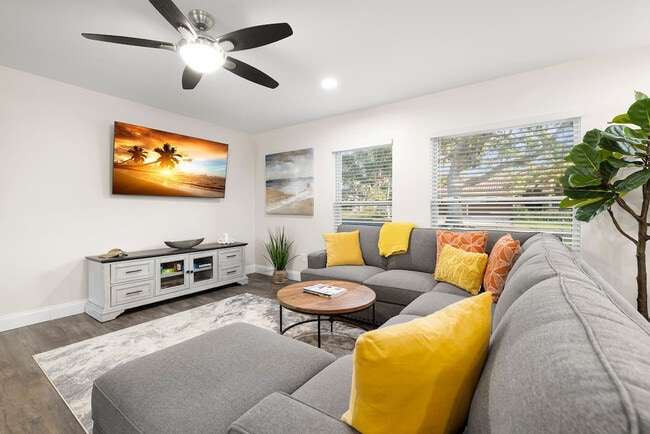 Foto del edificio - 802 Camelia Dr