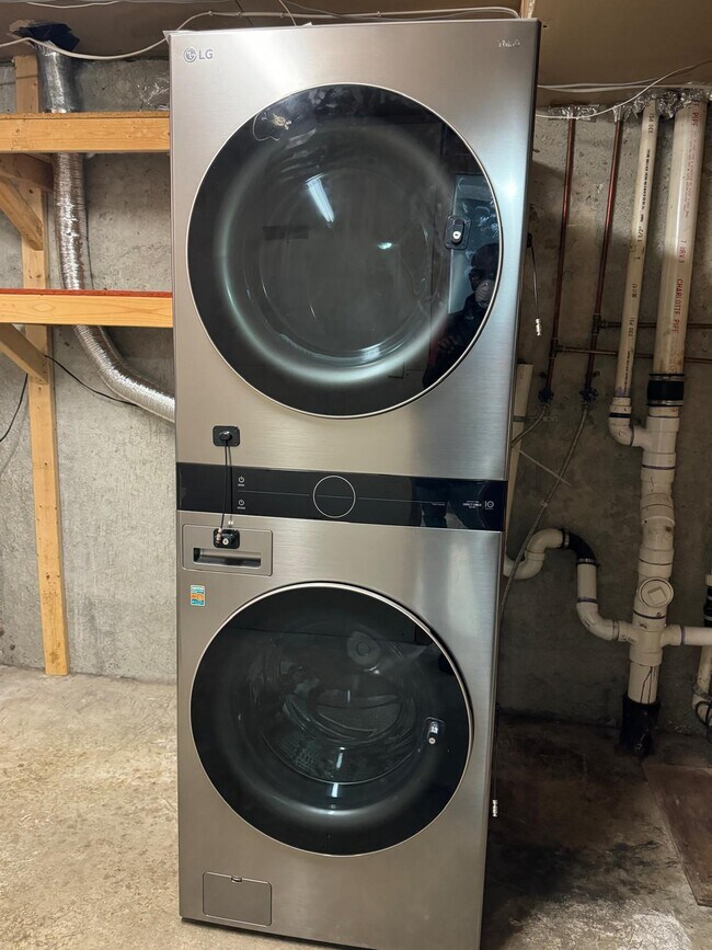 Building Photo - 15408 Neman Dr