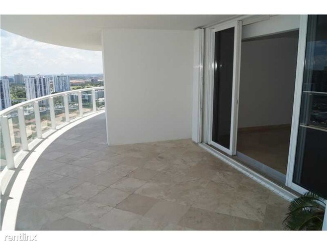 Foto del edificio - 21050 NE 38th Ave
