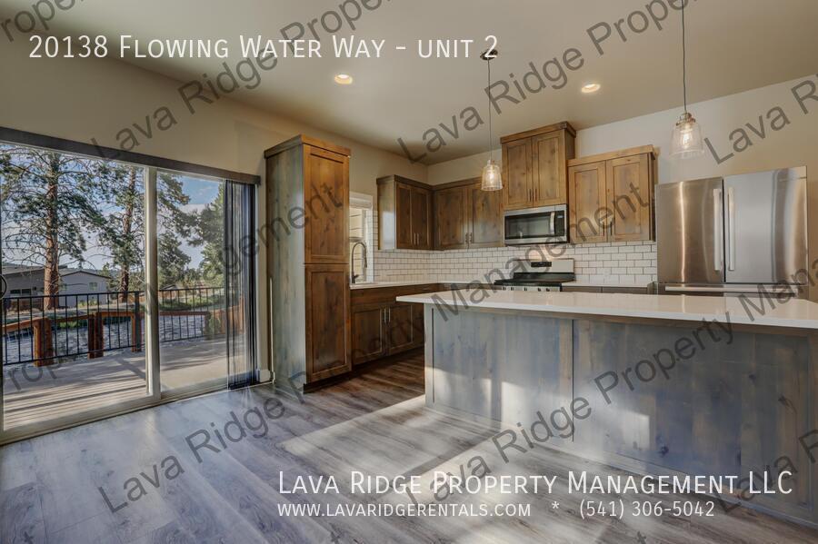 Foto principal - 20138 Flowing Water Wy