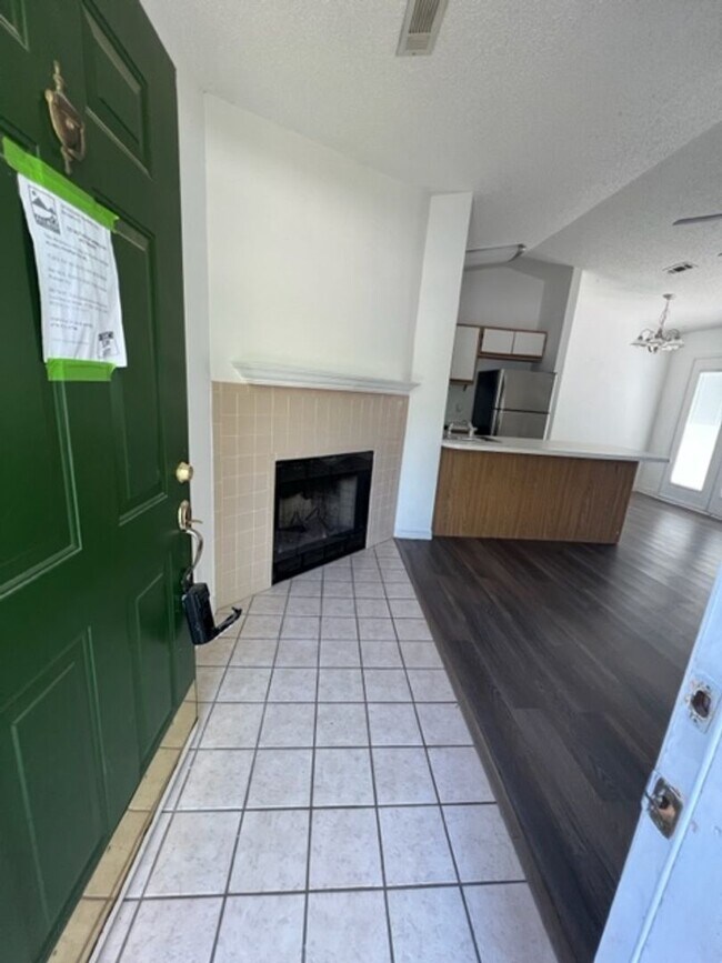 Foto del edificio - *COMING JULY* Easy Living! 2BR/1.5BA with Garage & Lawn Care Included *No Pets*