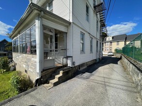 Building Photo - 187 Fisher Ave