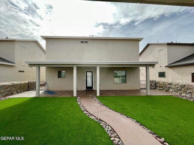 Building Photo - 12265 Desert Pine Ave