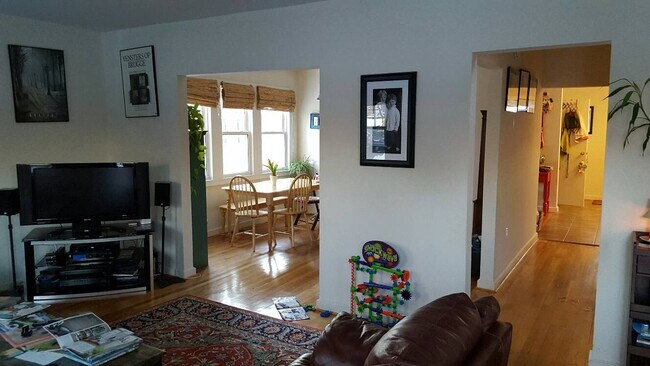 Building Photo - 24 Frost Pond Rd