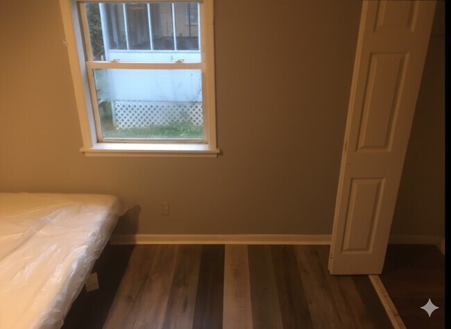 Foto del edificio - Room in House on Longleaf Dr