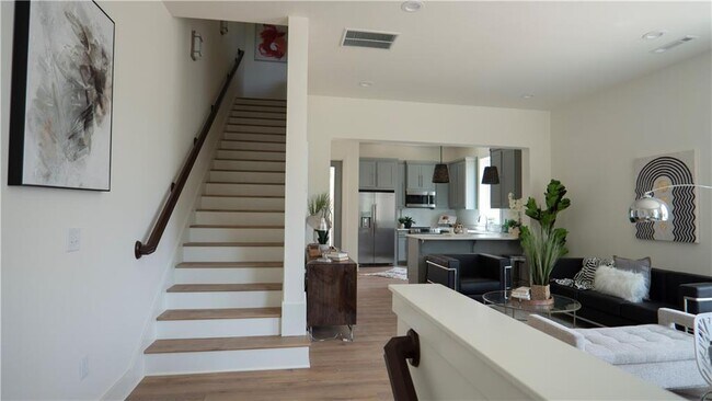 Building Photo - 382 S Hill Ave