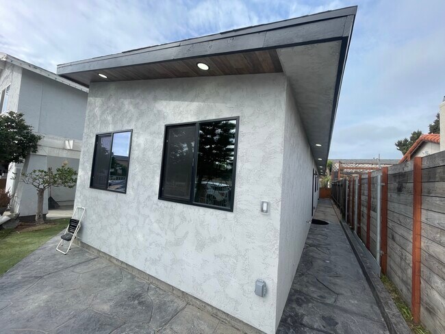 Foto del edificio - 1542 Loma Ln