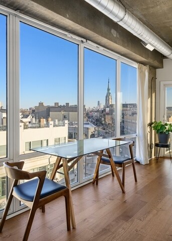 Foto del edificio - 3110 N Greenview Ave
