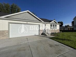 Building Photo - 3221 E St