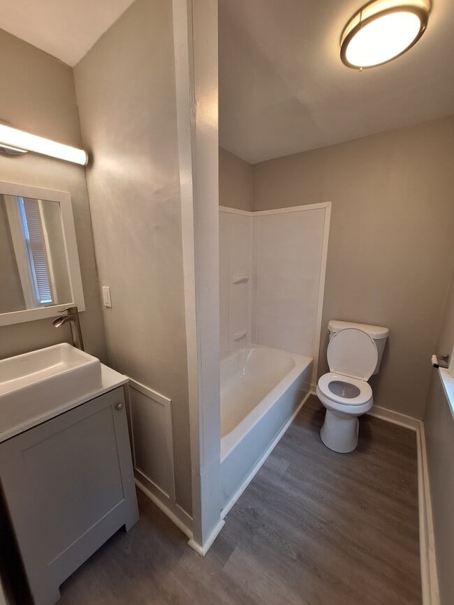 Building Photo - 307 S Park St