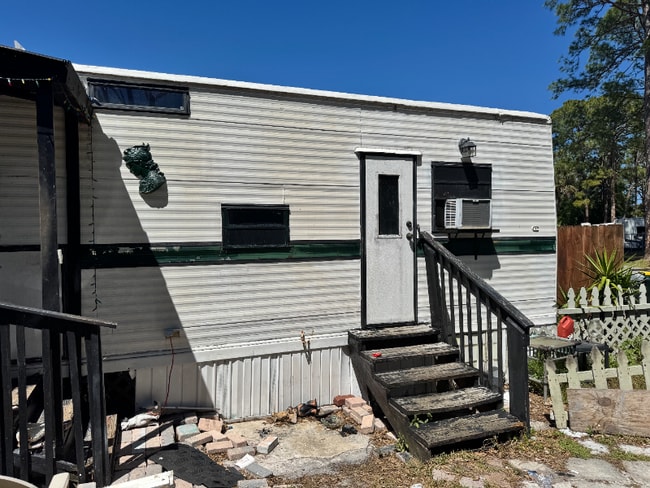 Building Photo - 4115 Aurora Rd