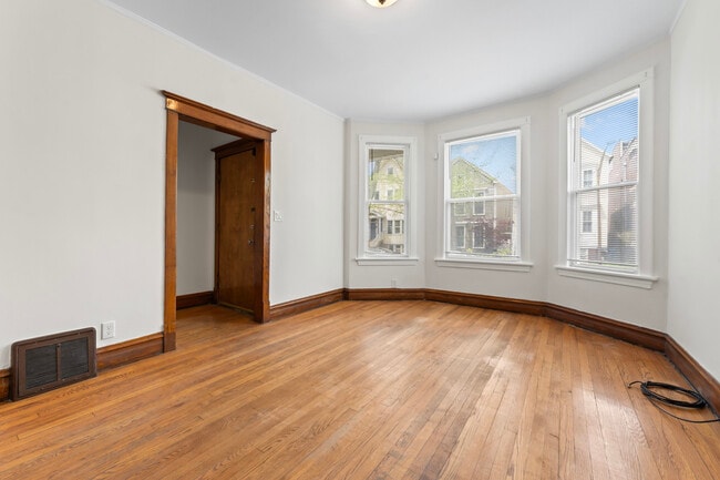 Foto del edificio - 1429 W Barry Ave