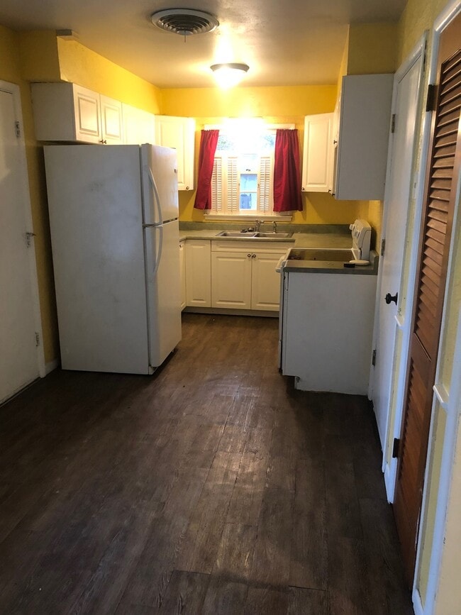 Building Photo - Cute 3Bedroom!!