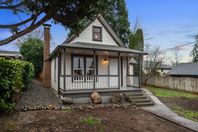 Building Photo - 207 Ave G