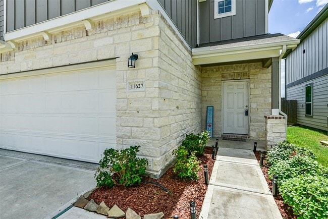 Building Photo - 11627 Braemar Village Dr