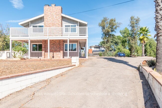 Foto del edificio - 4 Bedroom, 3 Bath Large House with Mountai...
